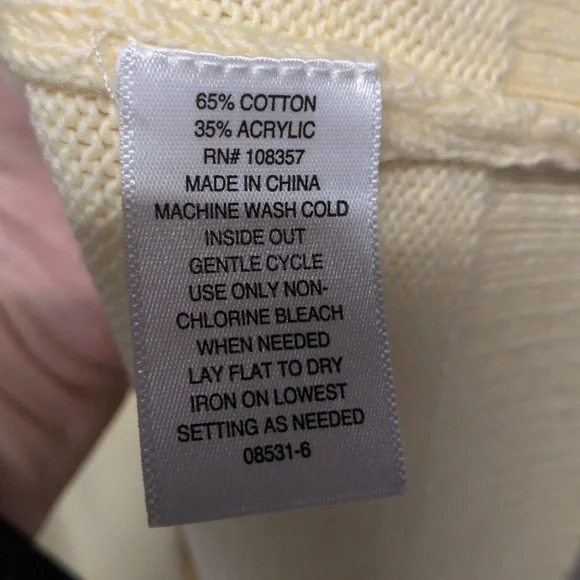 a.n.a Women's Butter Yellow V-Neck Sweater Loose Fit Size Small NWOT, Soft Girl - Picture 4 of 5